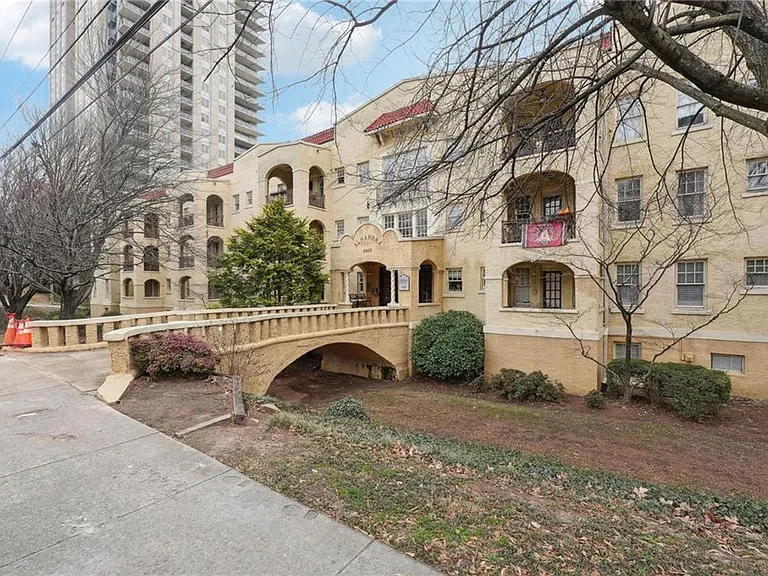 2855 Peachtree Rd NE #101 — Photo 2