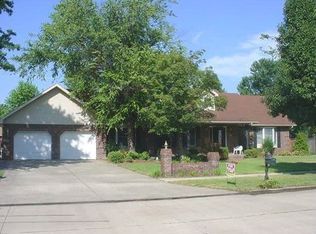 617 W Lindenwood Ave, Sikeston, MO 63801