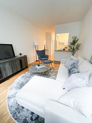 1st image of 321 E 91st St APT 4D