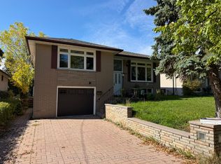 18 Packard Blvd, Toronto, ON M1P 4K1
