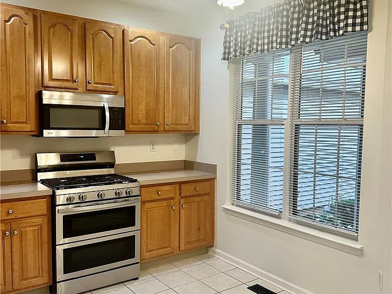 4312 Creek Rd — Photo 7