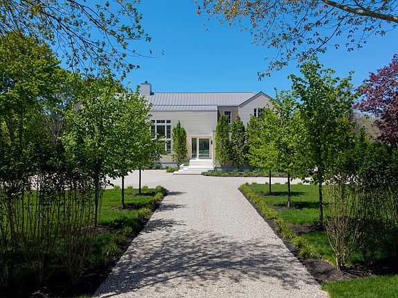 2nd image of 118 Sagaponack Main St