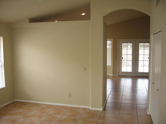 3rd image of 741 W Hackamore St