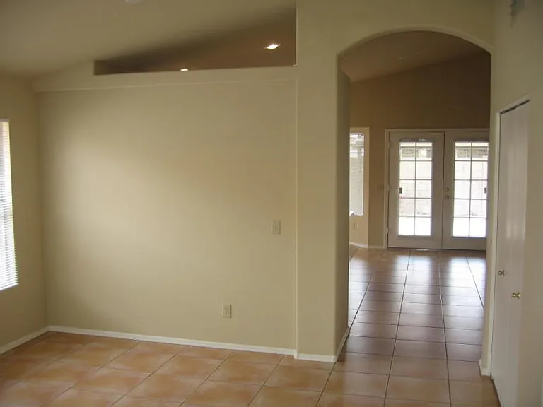 741 W Hackamore St — Photo 3