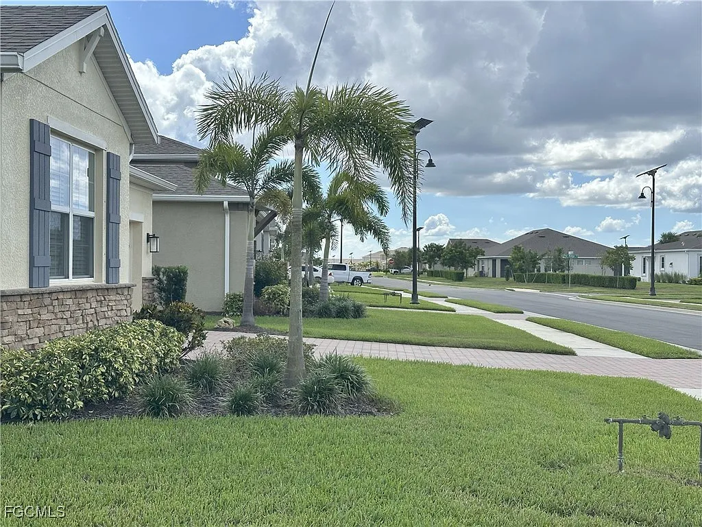 2 bed, 2.0 bath, 1849 sqft, $2,300 — Photo 3