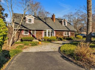 31 Queen Dr, Sound Beach, NY 11789