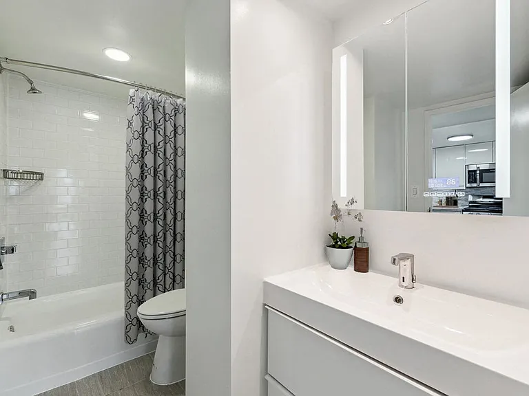 Windsor House Apartments — Photo 14