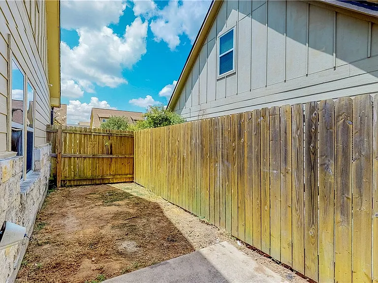 3414 Cullen Trl — Photo 27