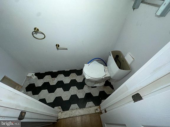 4th image of 115 N Yewdall St