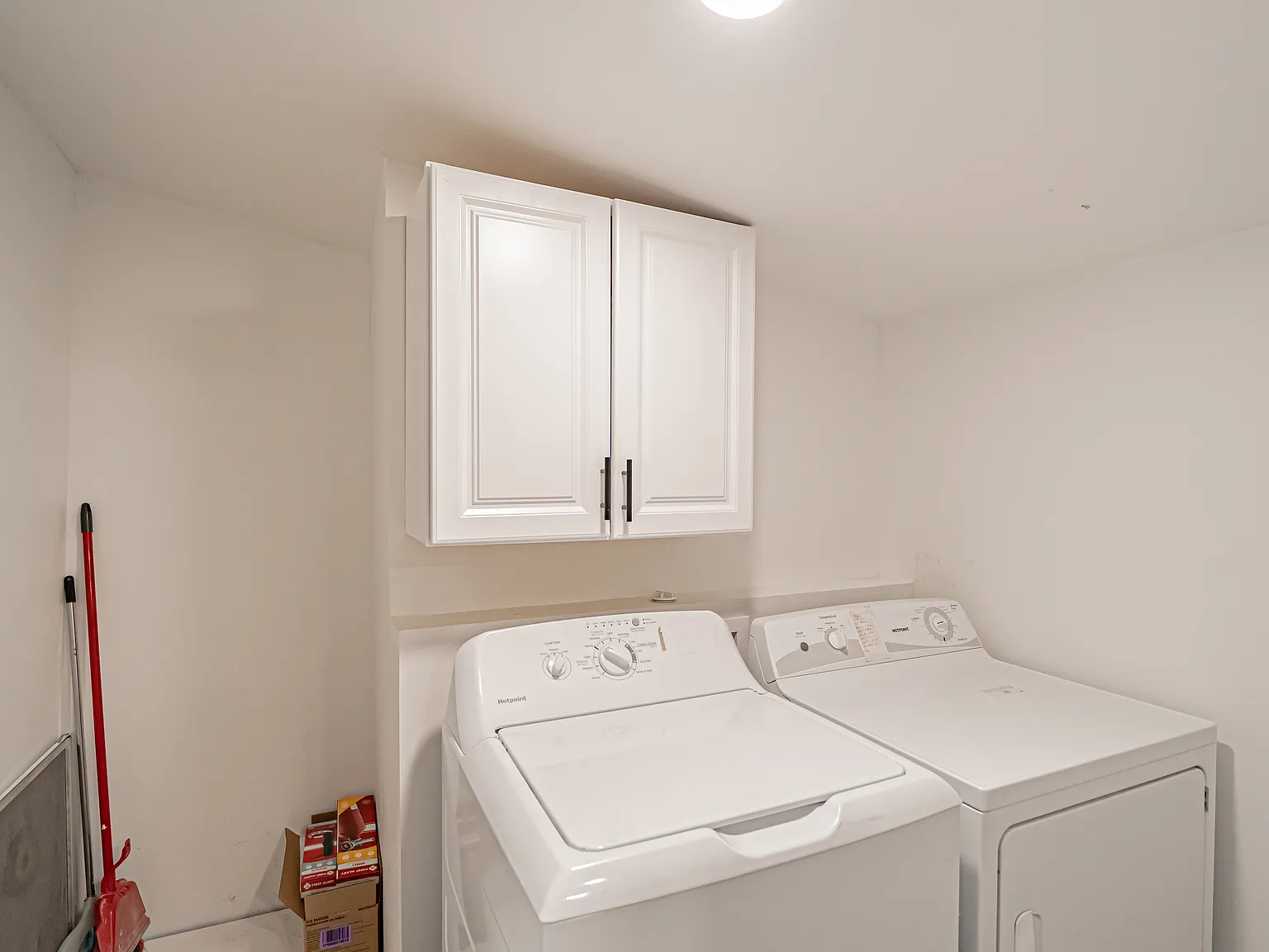 454 Iona St — Photo 3