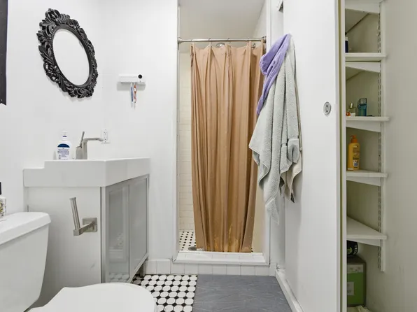 158 New York Avenue image 10 of 15