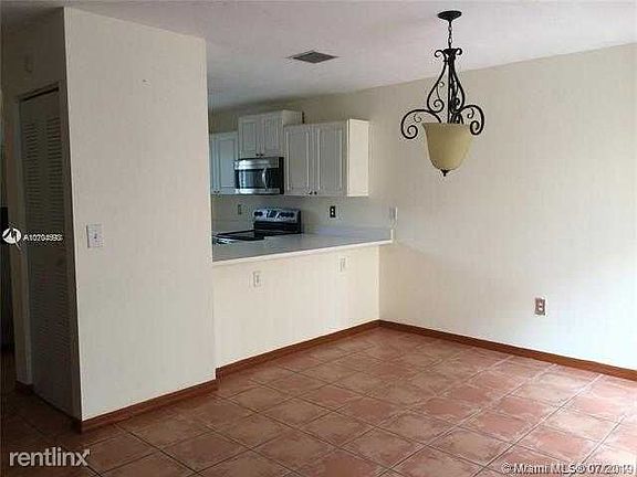 5th image of 6235 Kendale Lakes Cir #243