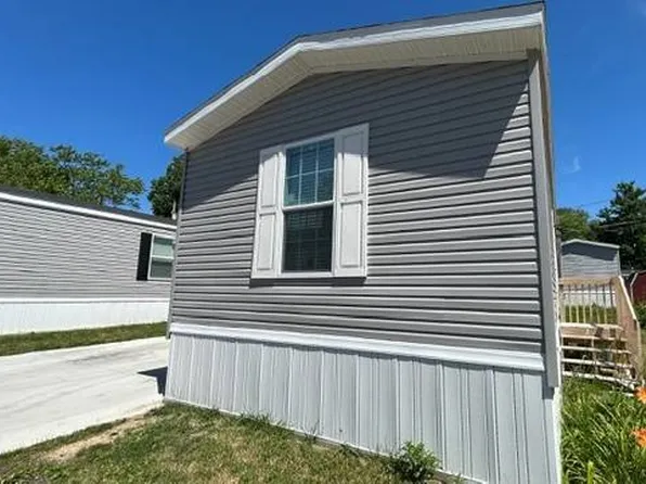 7055 Quarry Rd #180, Amherst, OH 44001