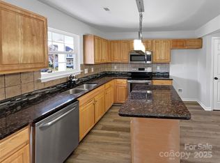 3914 Hathaway Hills Dr, Charlotte, NC 28214