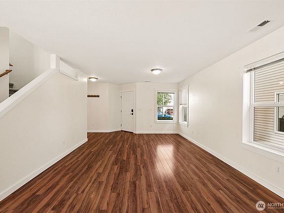 4th image of 19701 100th Street E