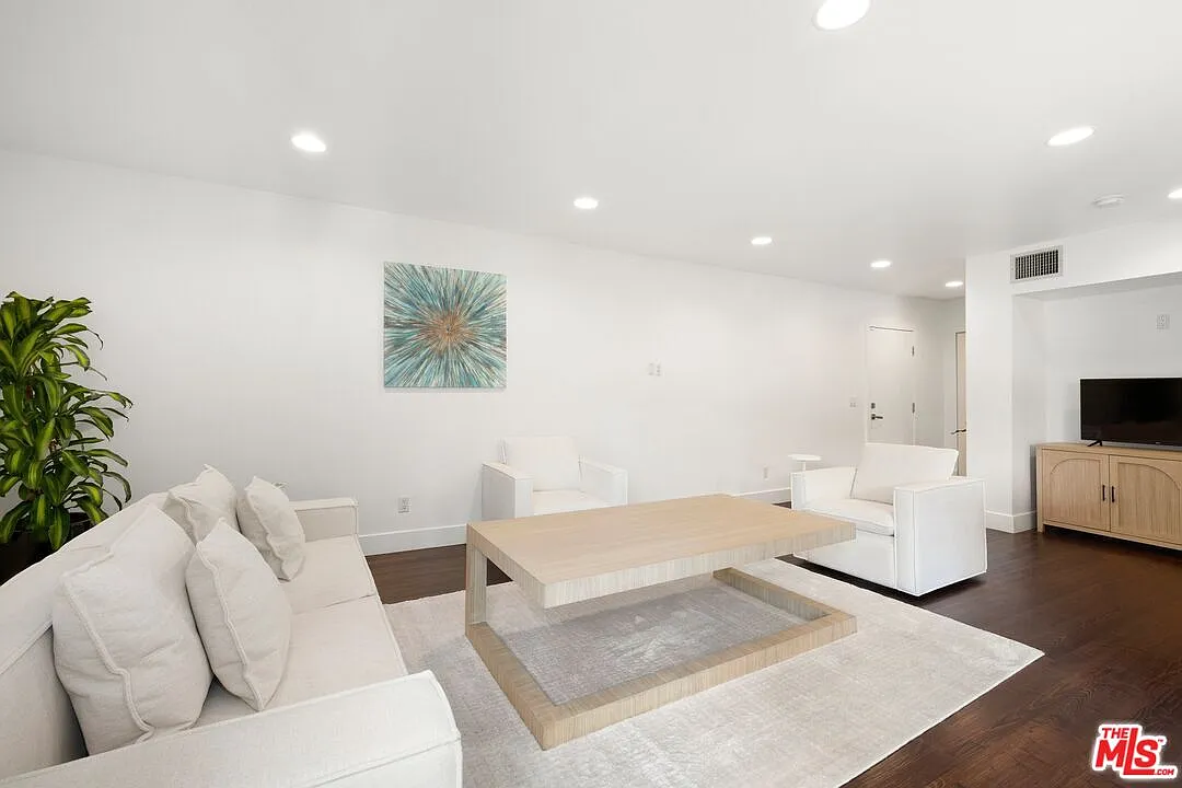 1 bed, 1.0 bath, 800 sqft, $3,195 — Photo 2