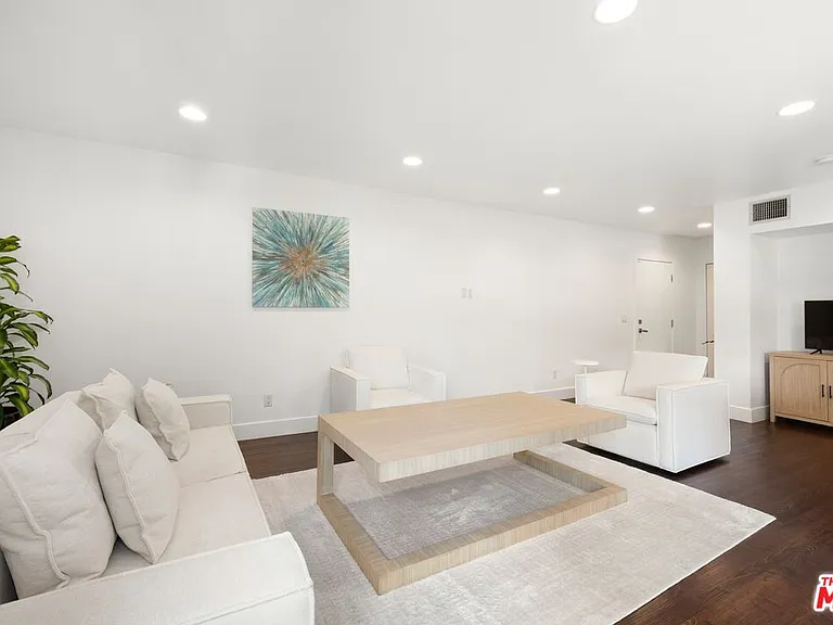 8755 N Shoreham Dr #101 — Photo 2