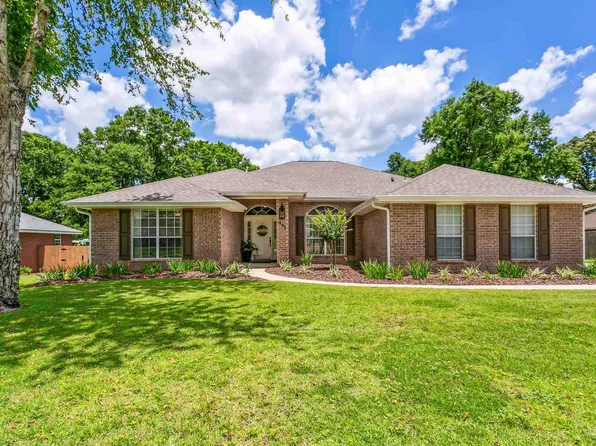 405 Turnberry Rd, Cantonment, FL 32533