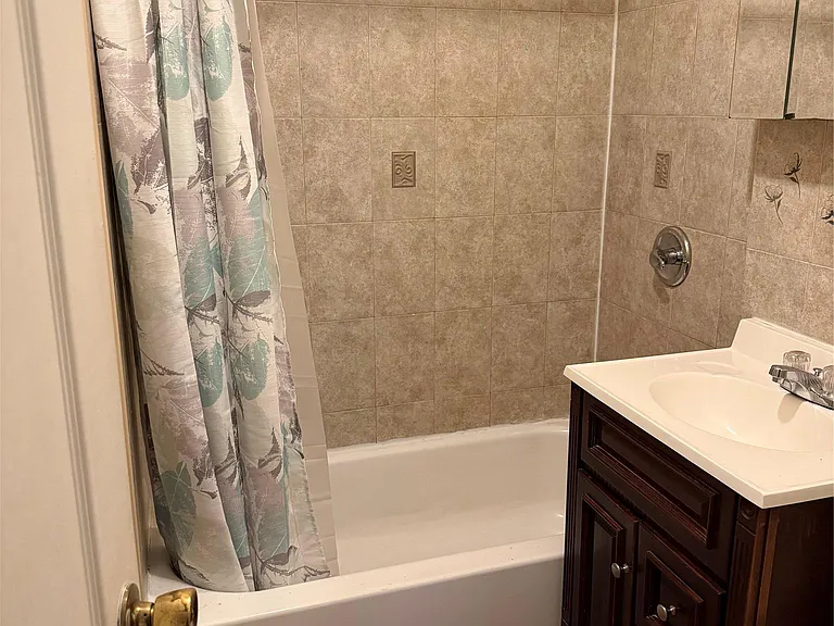 766 Pine St — Photo 3