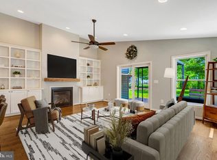 2017 Edgar Ct, Falls Church, VA 22043