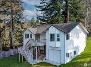 4195 Windy Cove Ln, Clinton, WA 98236