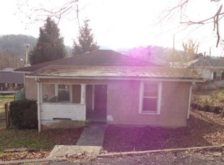 308 Montana St, Mount Hope, WV 25880