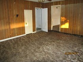 5th image of 215 W Newburg Ave