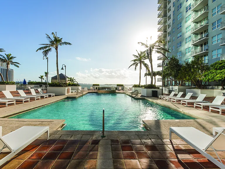 Yacht Club at Brickell Apartments — Photo 9