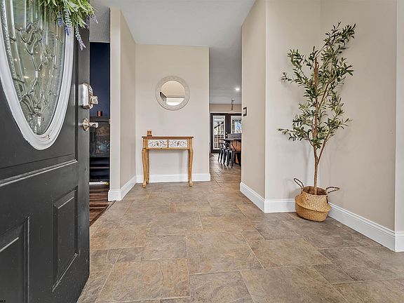 3rd image of 21 Oakton Dr