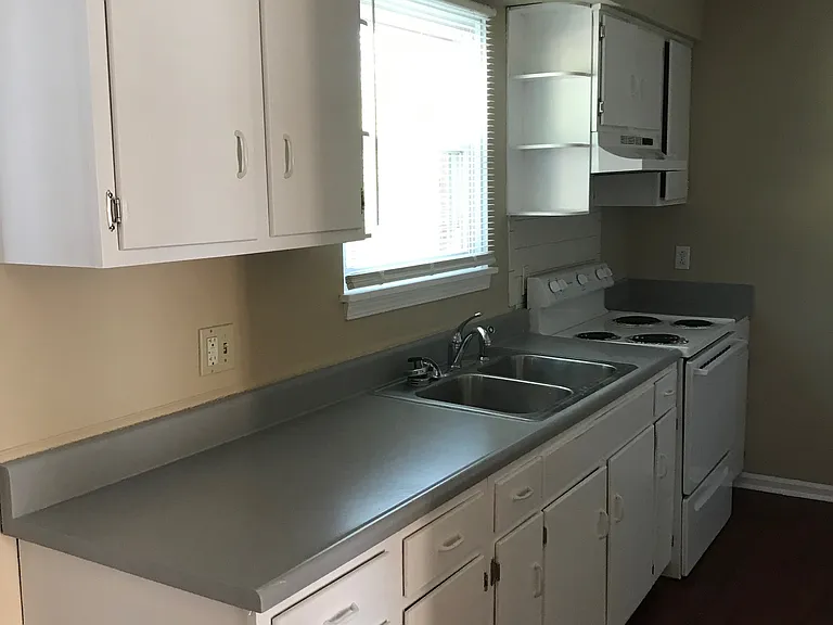 1811 Dalton Ct — Photo 8