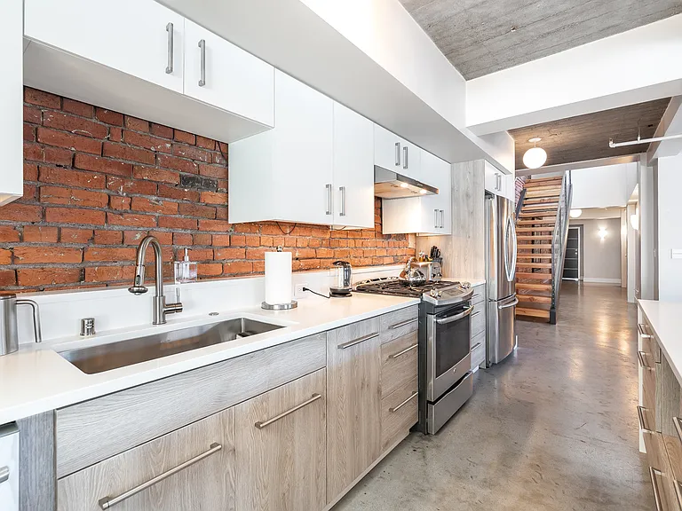 2135 Commerce St — Photo 19