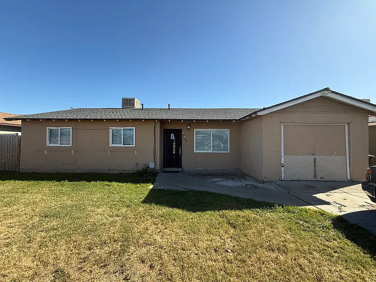 20237 Mulberry St — Photo 1