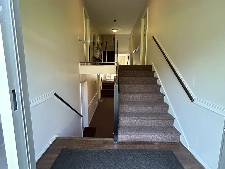 105 N Edgewood #6 — Photo 3