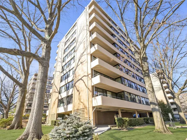 7-24 166th Street #3B, Whitestone, NY 11357