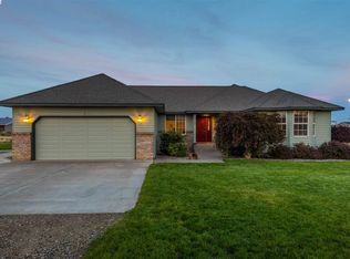 808 S 54th Ave, West Richland, WA 99353