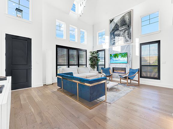 3rd image of 3201 Matisse Ln