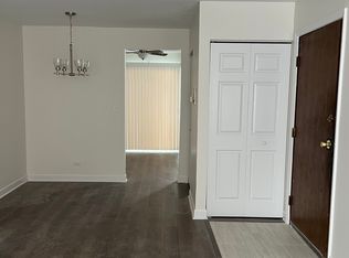 435 Echo Ln APT 1, Aurora, IL 60504