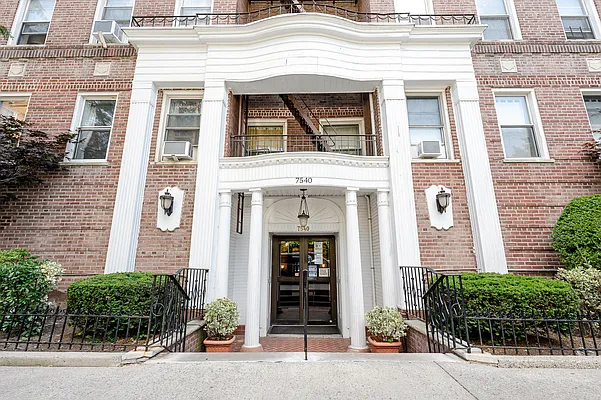 Sold by SBNY RE | media 19