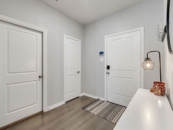 4th image of 1105 Maverick Way