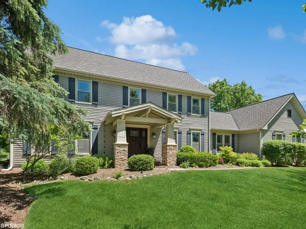 662 Bent Ridge Ln, Barrington, IL 60010