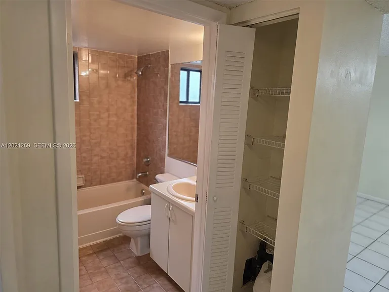 5560 W 21st Ct #308 — Photo 21