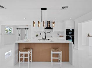 10311 SW 52nd Ter, Miami, FL 33165