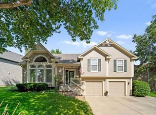 5161 Roundtree St, Shawnee, KS 66226