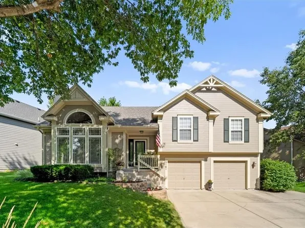 5161 Roundtree St, Shawnee, KS 66226