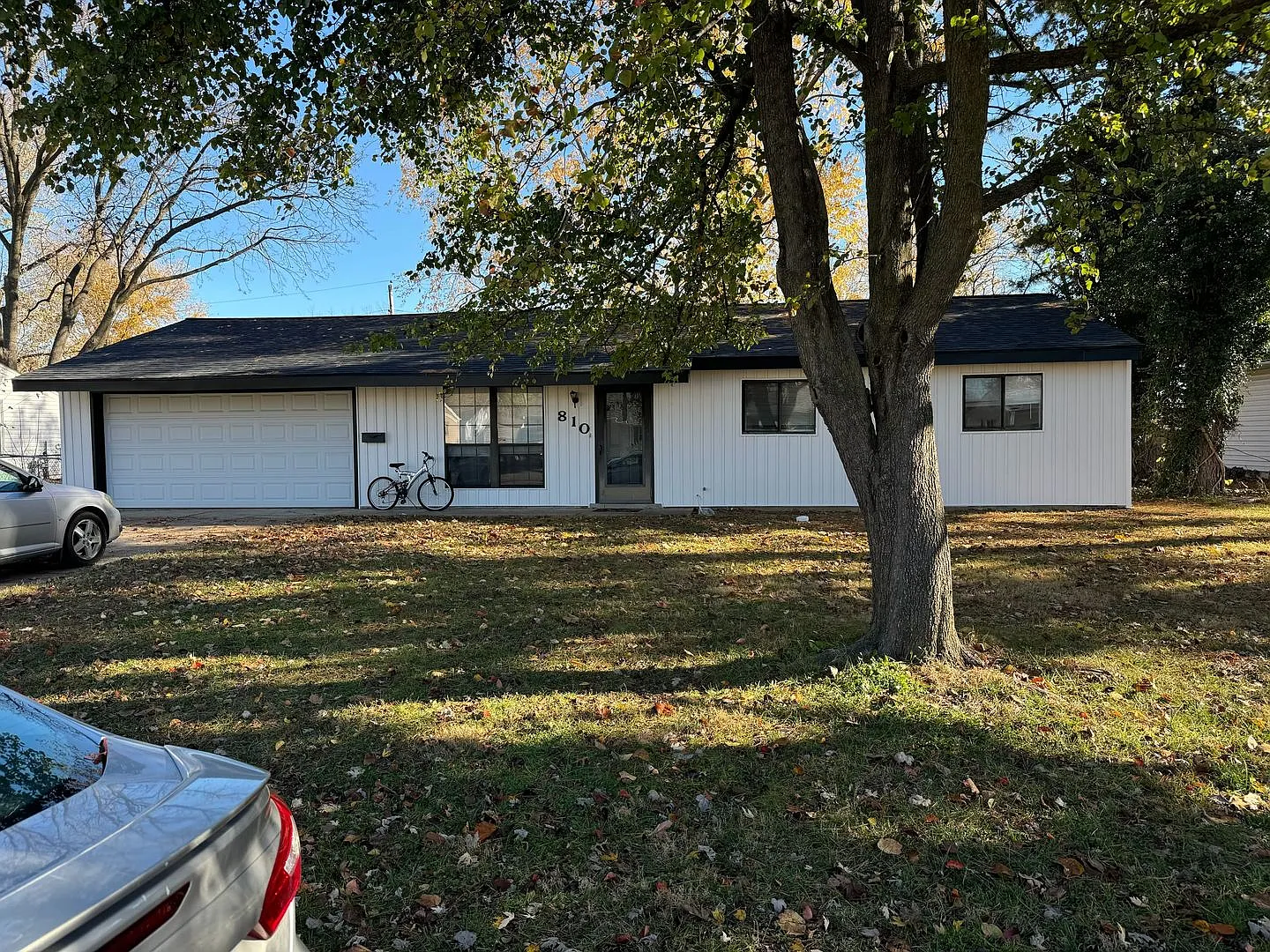 Freshly updated 3 Bedroom Home with a Garage and Fenced in Backyard. — Photo 1