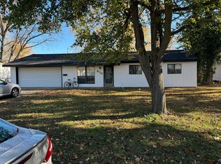 810 Jacobs Ln, O'Fallon, MO 63366