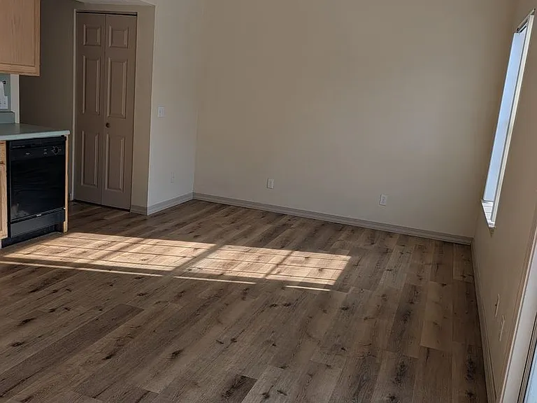 540 Abby Ln #8 — Photo 3