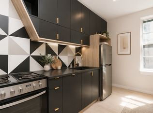 978 Kent Ave #3B, Brooklyn, NY 11205