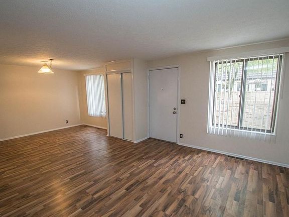 4th image of 585 Tollis Pkwy #3-28