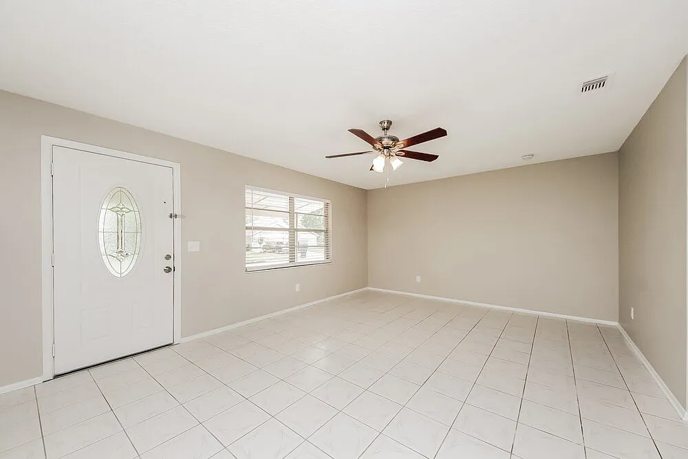 3 bed, 2.0 bath, 1476 sqft, $2,380 — Photo 4